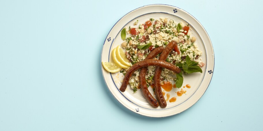 Gegrilde merguez en tabouleh van bloemkool