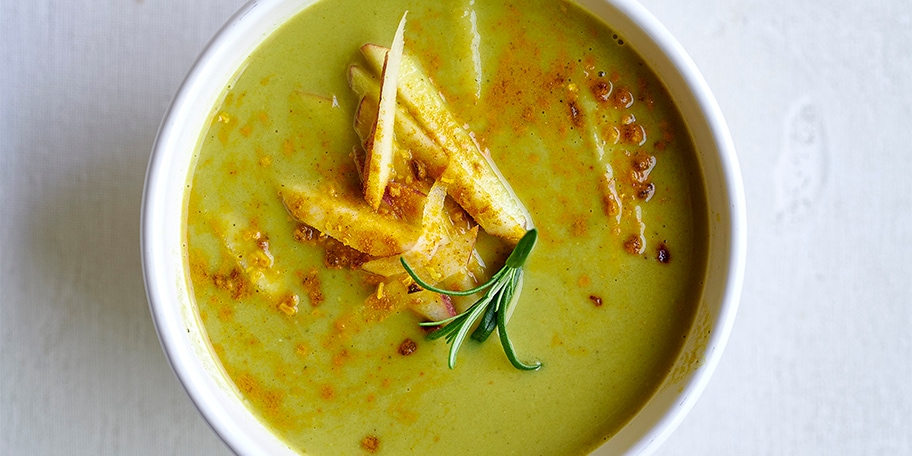Soupe de poireaux à la pomme et au lait de coco