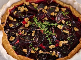 Rodebietentaart met feta