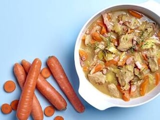 Blanquette de veau aux carottes et aux lardons 