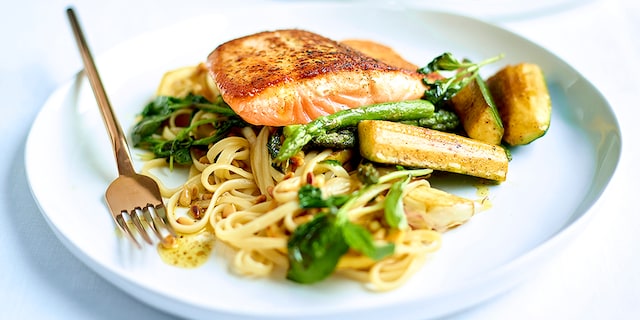 Linguine au saumon, asperges et courgettes