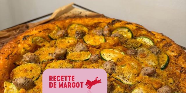 Pizza feuilletée aux courgettes et aux chipolatas