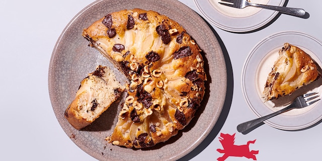 Yoghurttaart met peren, hazelnoten en chocolade