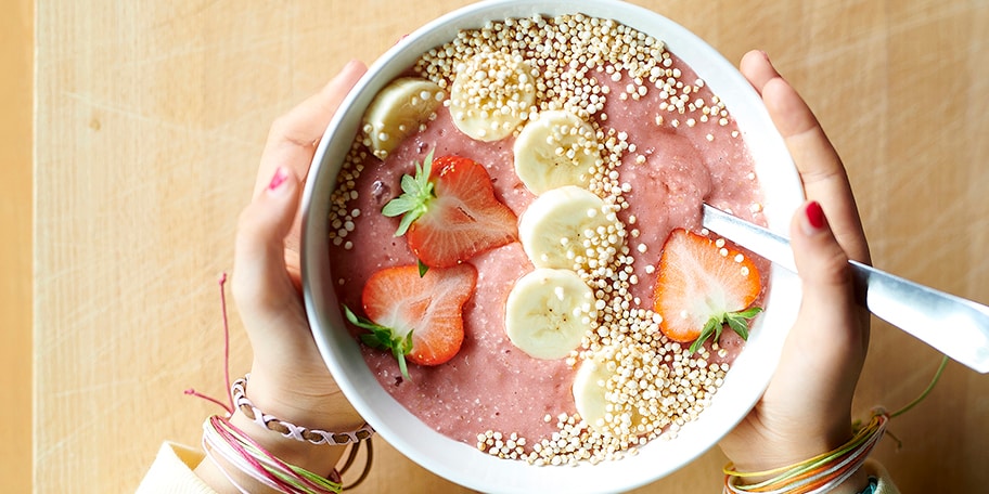 Smoothie bowl aardbeien-banaan