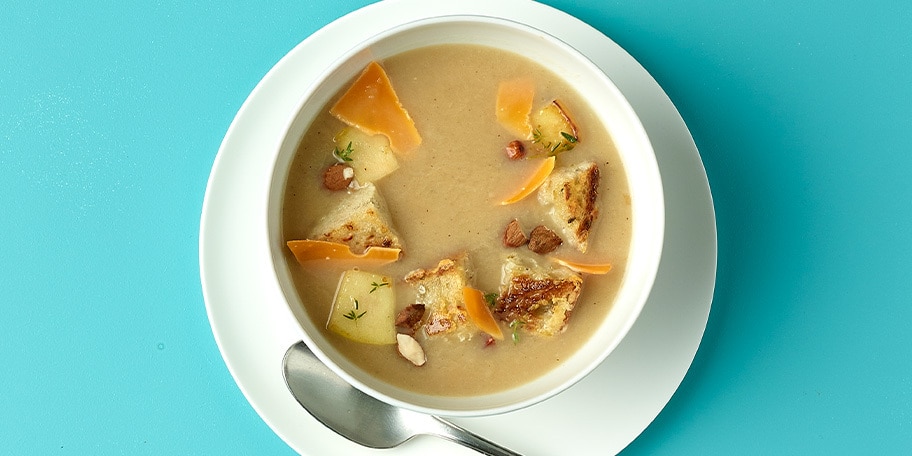 Witte Jannine & Family-soep met croutons, appelen en mimolette