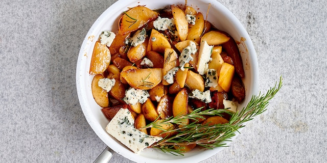 Poires et navets caramélisés au roquefort