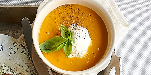 Soupe de butternut et chantilly au basilic