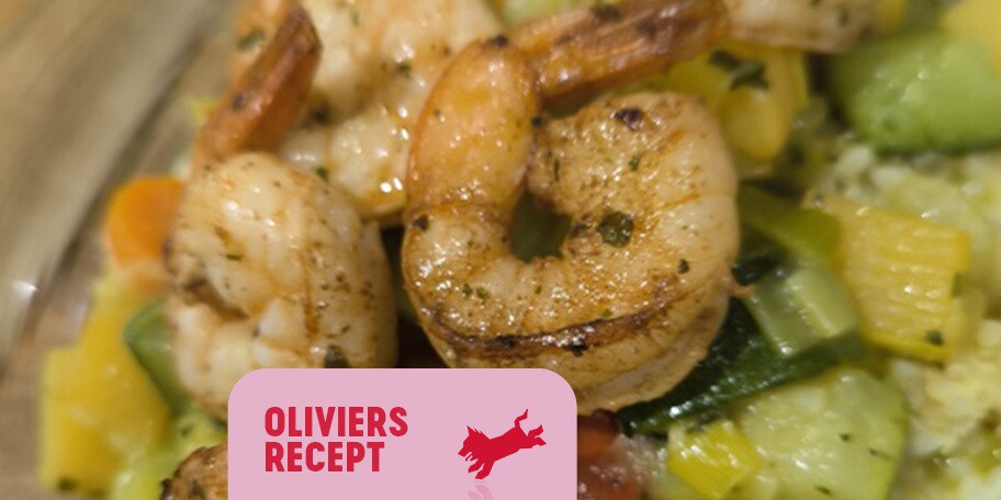 Scampi, quinoa en fijne groenten met kokosmelk en zachte curry