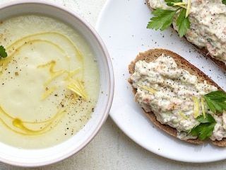 Soupe de céleri-rave aux amandes et au citron