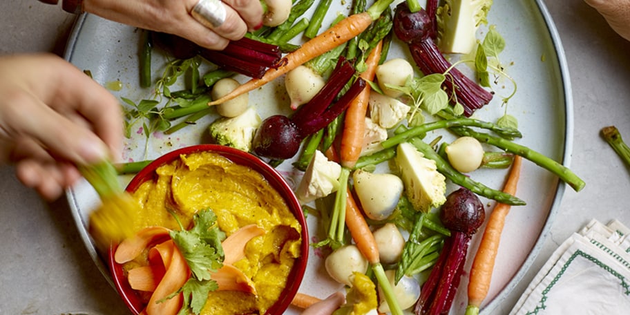 Minigroenten met trio van hummus