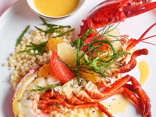 Homard aux agrumes, couscous perlé et passe-pierre