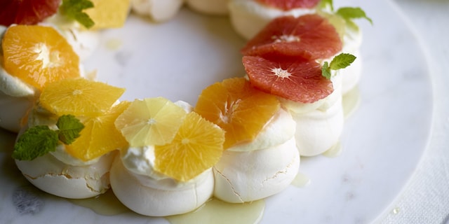 Pavlova en couronne aux agrumes