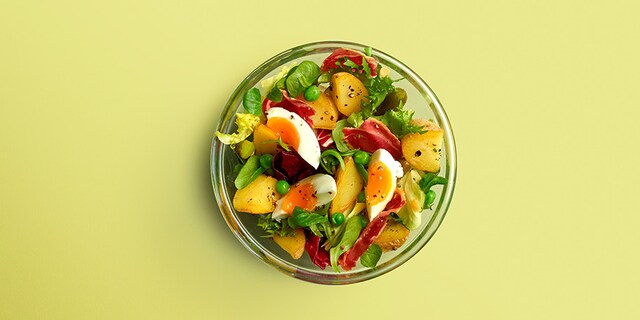 Salade-repas aux pommes de terre et à la pancetta