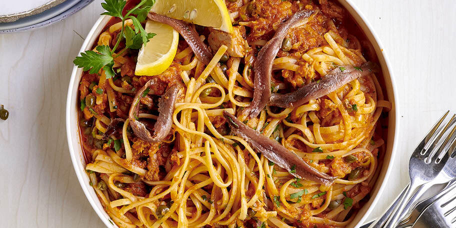Spaghetti puttanesca met tonijn