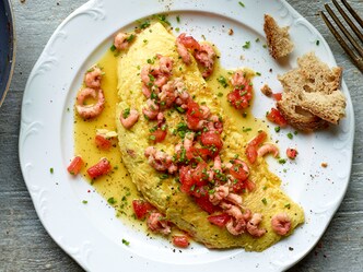 Baveuse omelet met grijze garnalen