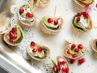Wraps met gerookte zalm en granaatappel