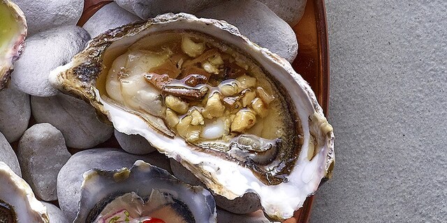 Oesters met truffels en hazelnoten