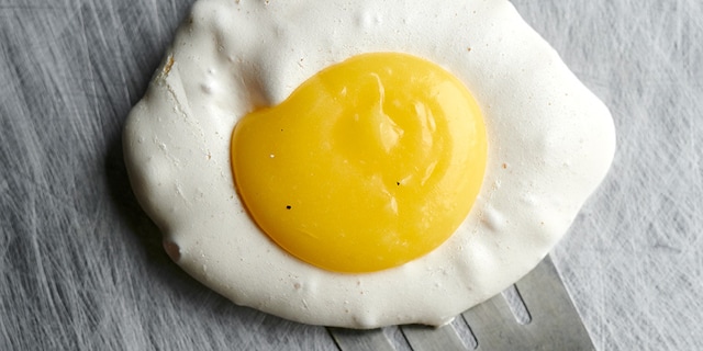 Meringues met lemon curd