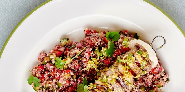 Brochettes de boeuf parfumées et salade tiède de quinoa