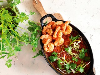 Scampis croustillants et gratin de panais au curry jaune