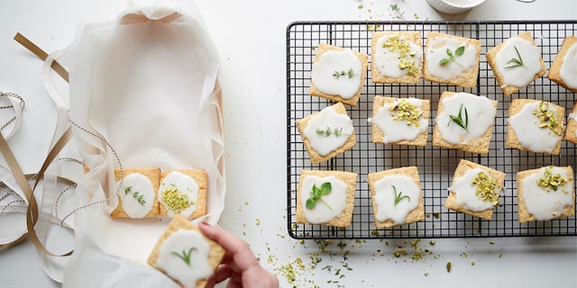 Zandkoekjes met citroen en kruiden