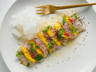 Tartaar van dorade met mango, granité van sake met gember