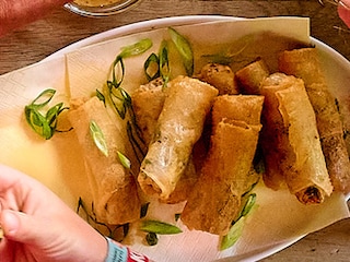 Mini loempias de légumes, sauce piquante