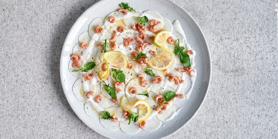 Carpaccio van rapen met grijze garnalen