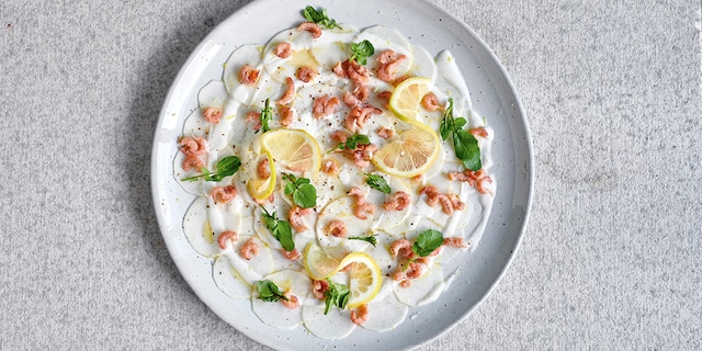 Carpaccio van rapen met grijze garnalen