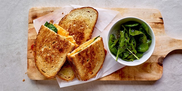 Croques met kip en cheddar