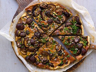 Champignontaart met tuinkruiden