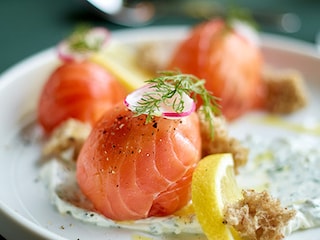 Gerookte zalmbonbons met verse kaas