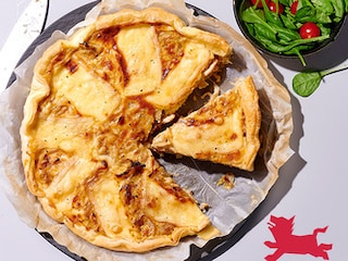 Quiche aux oignons et au fromage à raclette