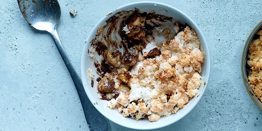 Crumble sans gluten aux bananes, coco et chocolat