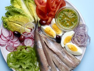 Salade niçoise met maatjes   