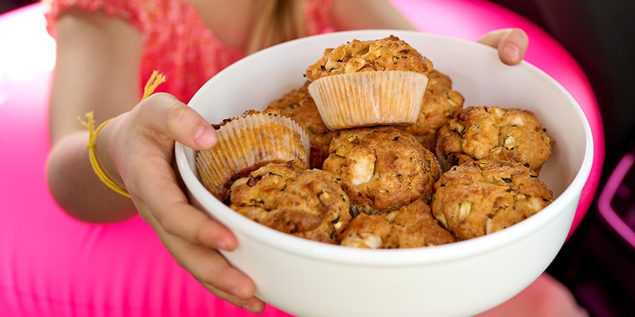 Muffins aux courgettes, feta et tomates séchées