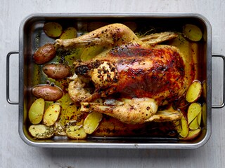 Coucou de Malines rôti au beurre aromatisé sous la peau