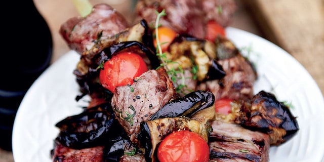 Rundsbrochettes met aubergines