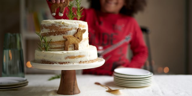 Naked cake met citroen, mascarpone en kerstzandkoekjes