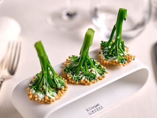 Broccolini met tzaziki