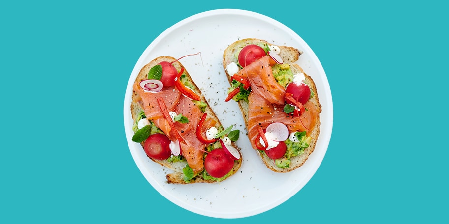 Toast à l'avocat et au saumon fumé