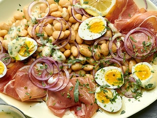 Salade de haricots blancs au prosciutto, dressing à l’estragon