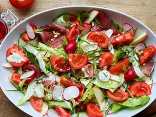 Fijnproeverssalade met tomaten en gerookte ham