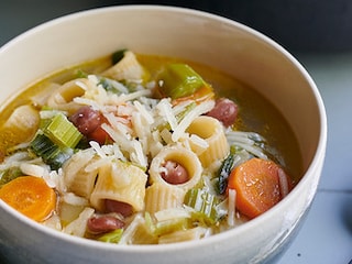 Minestrone met parmigiano