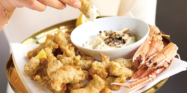 Beignets de langoustine et mayonnaise à la truffe