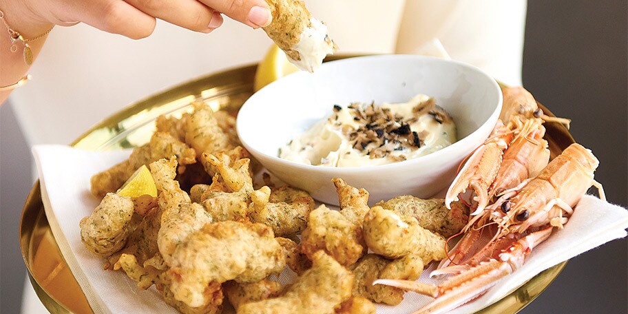Beignets de langoustine et mayonnaise à la truffe