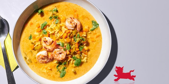 Soupe-repas aux crevettes, riz et lait de coco