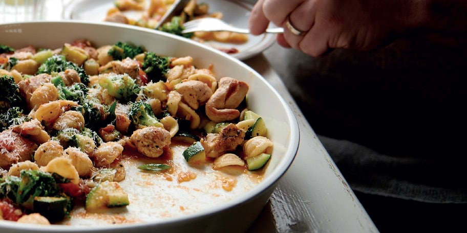 Orecchiette met kip, courgette en broccoli