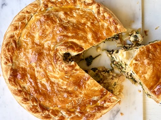 Tourte à la viande, paksoi et épinard