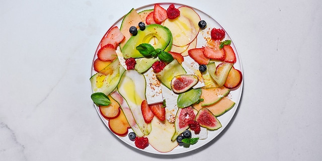 Fruitcarpaccio met feta en basilicum